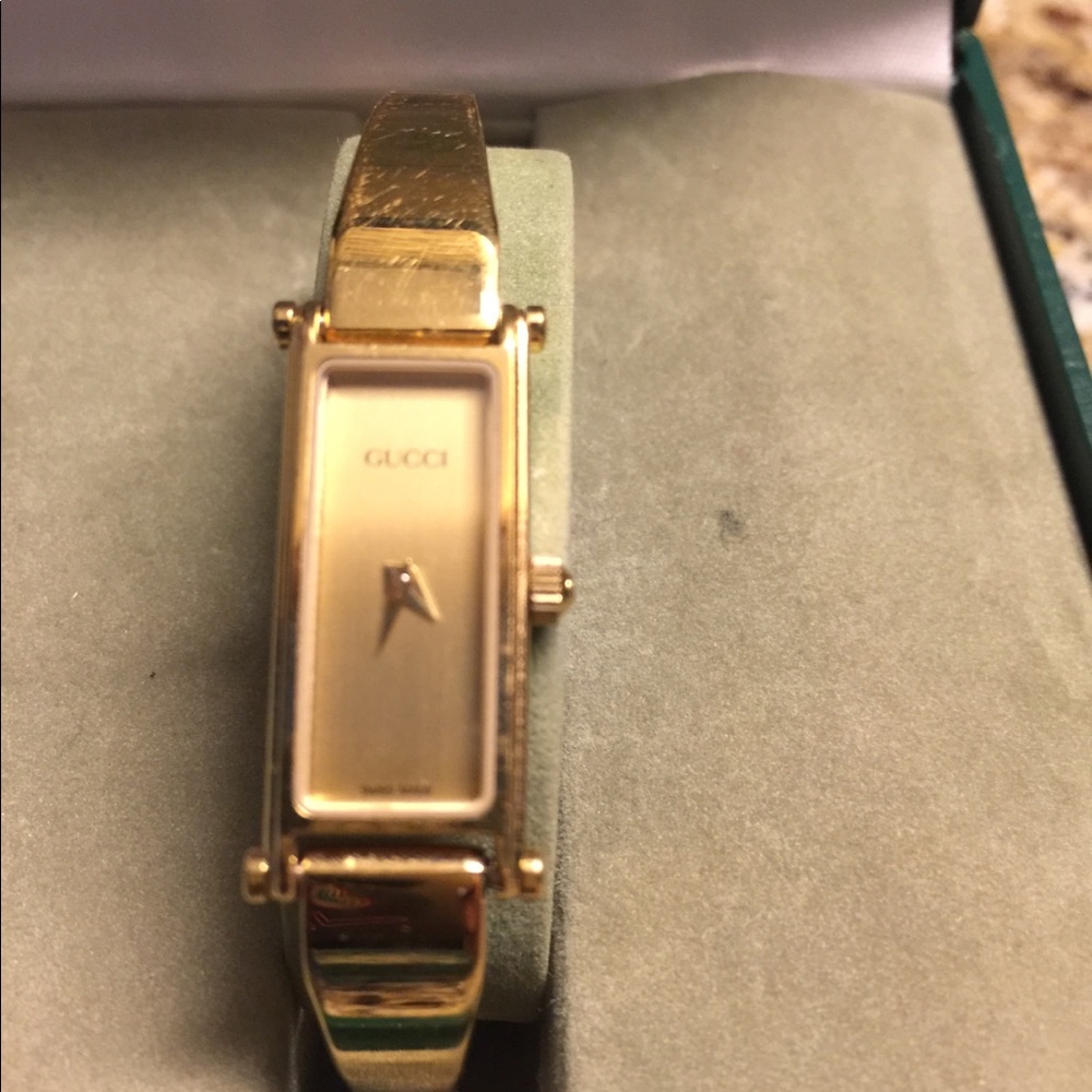 Gucci Vintage Tonneau 1500 Bracelet Watch - Picture 2 of 7